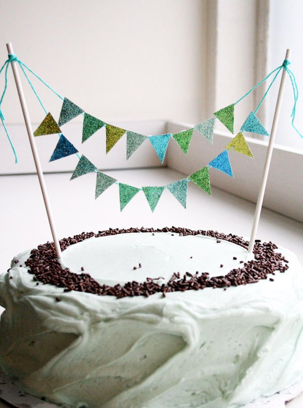 diy+zászlófüzér+tortadísz